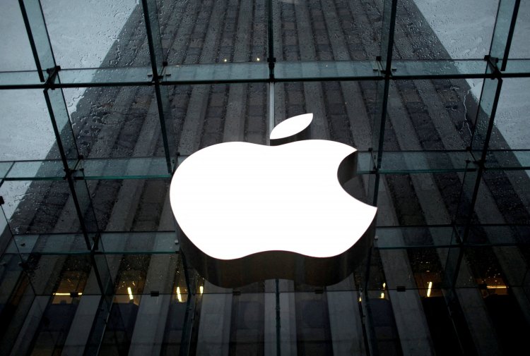 From being Defunct to being the First Trillion Dollar Company