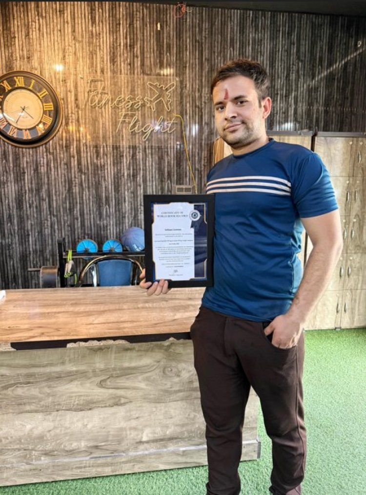 Subham Goswami Bagged Award for One hand deadlift 135  kg in under 90 kg weight category